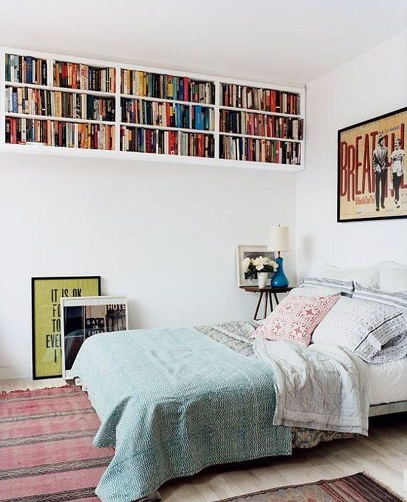 An amazing small bedroom design with floating bookshelf to complete your book in the bedroom