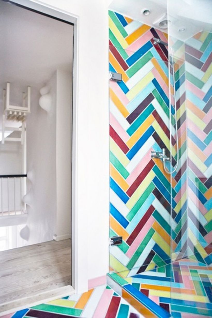 Best bathroom with colorful striped pattern tile ideas for your decoration