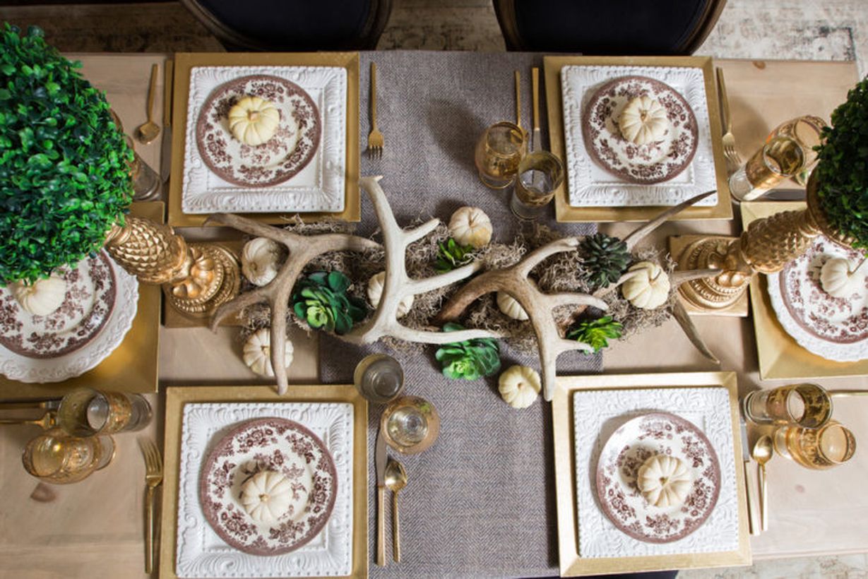 Burlap-or-wool-tweed-for-rustic-tablescapes.-
