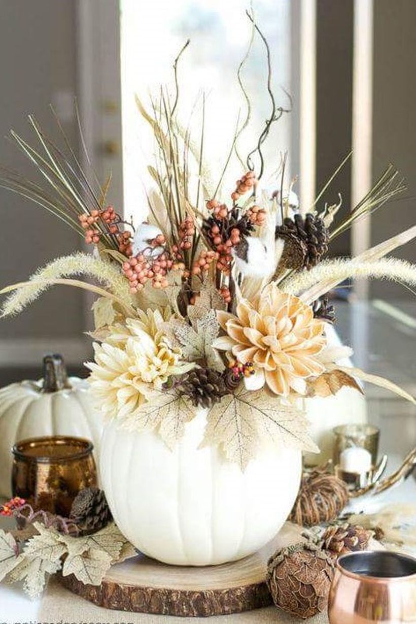 Eye-catching-white-pumpkin-vase-centerpiece-for-thanksgiving.-