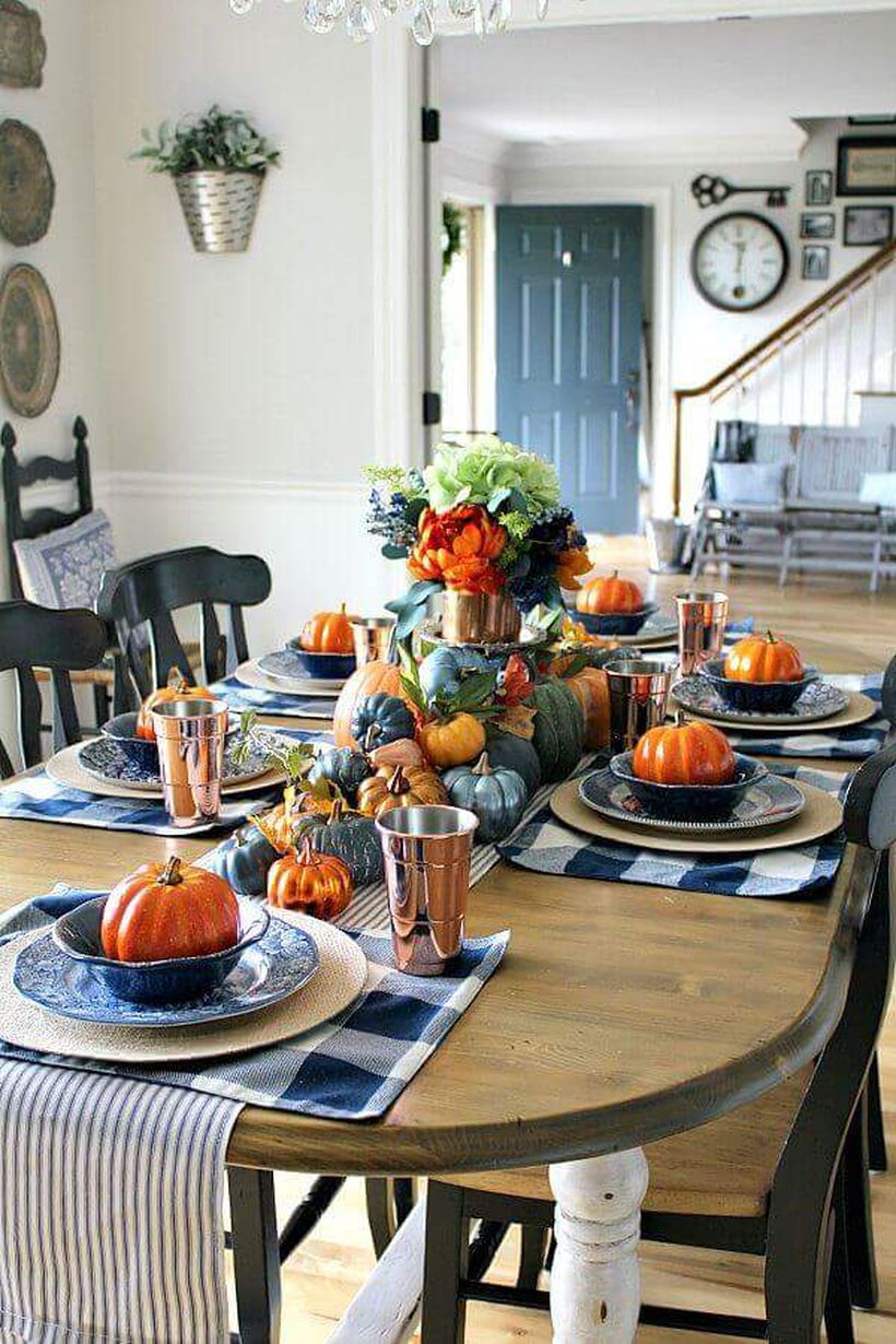Farm-style-table-decor-with-black-and-white-buffalo-check.-