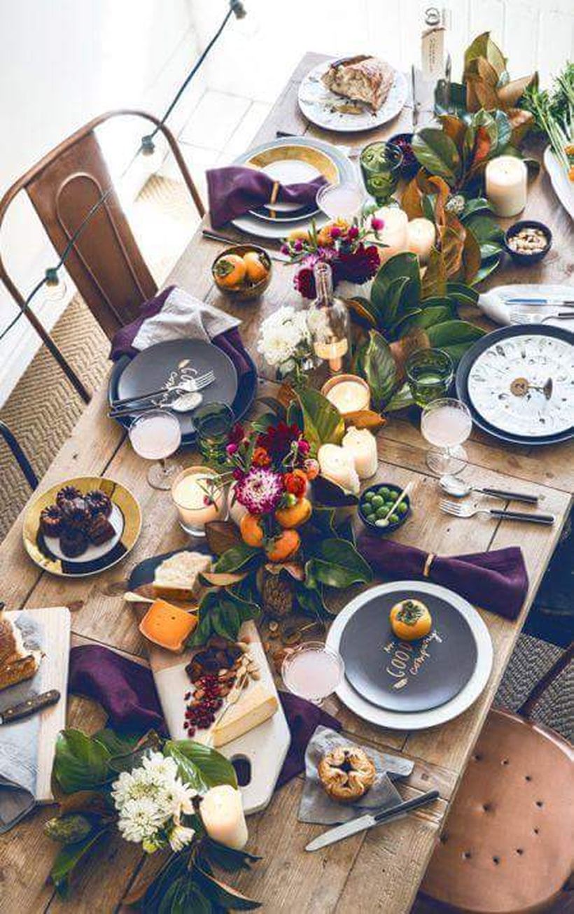 Leafy-table-decoration-for-thanksgiving.-