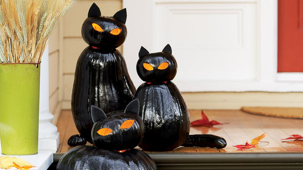 Perfect front patio decorating with black cat made from pumpkins to complete your halloween decoration