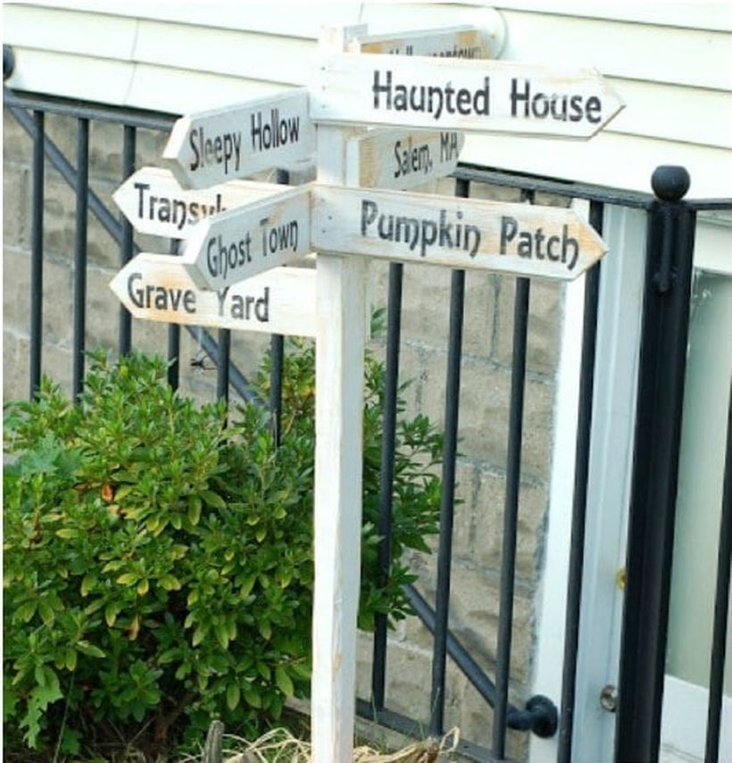 Simple sign a wooden pallet sentence board in white for outdoor decoration