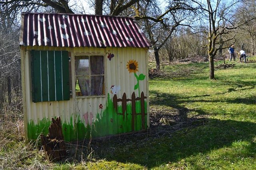 Simple tiny shed with flower painting
