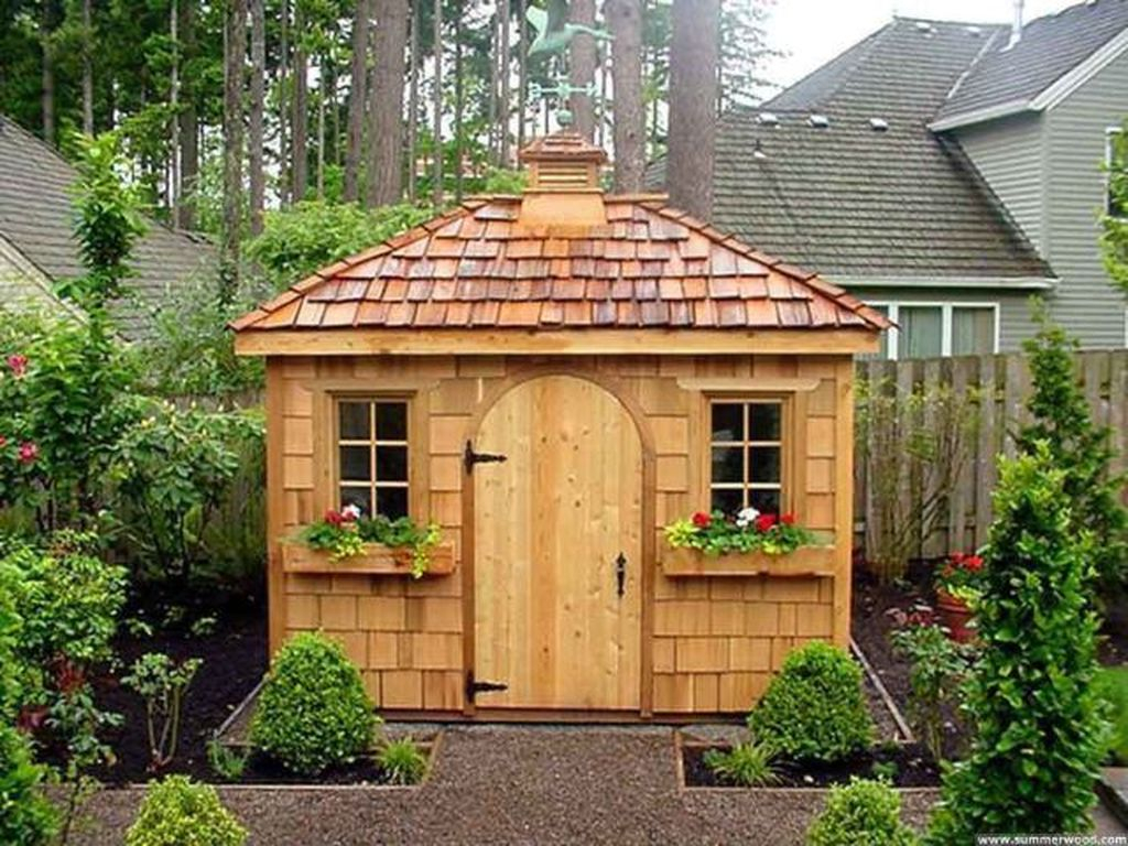 Simple wooden shed for gsrden