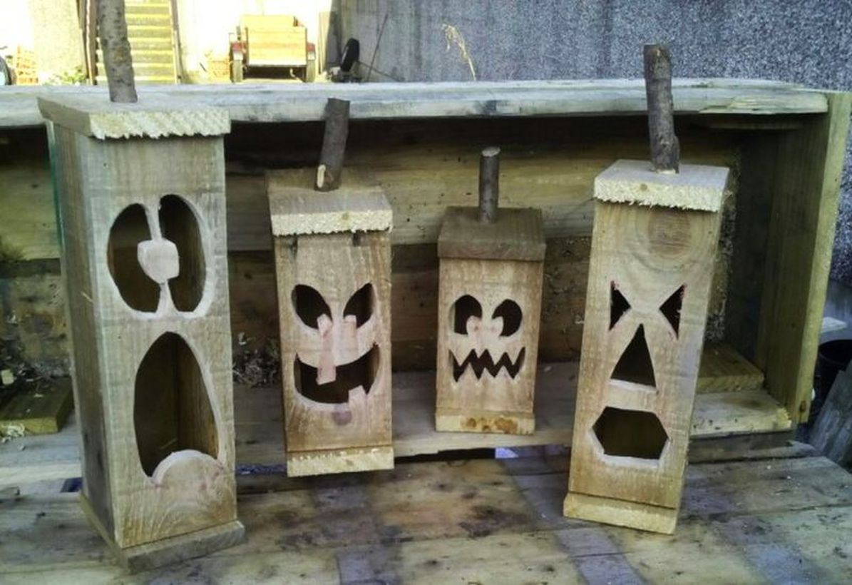 Small halloween lanterns from wooden pallets for your outdoor decoration
