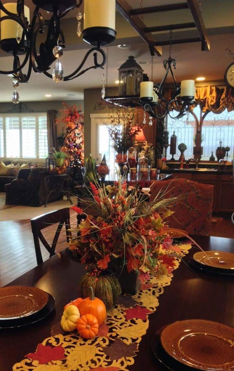Table-decor-for-thanksgiving-gatherings.-