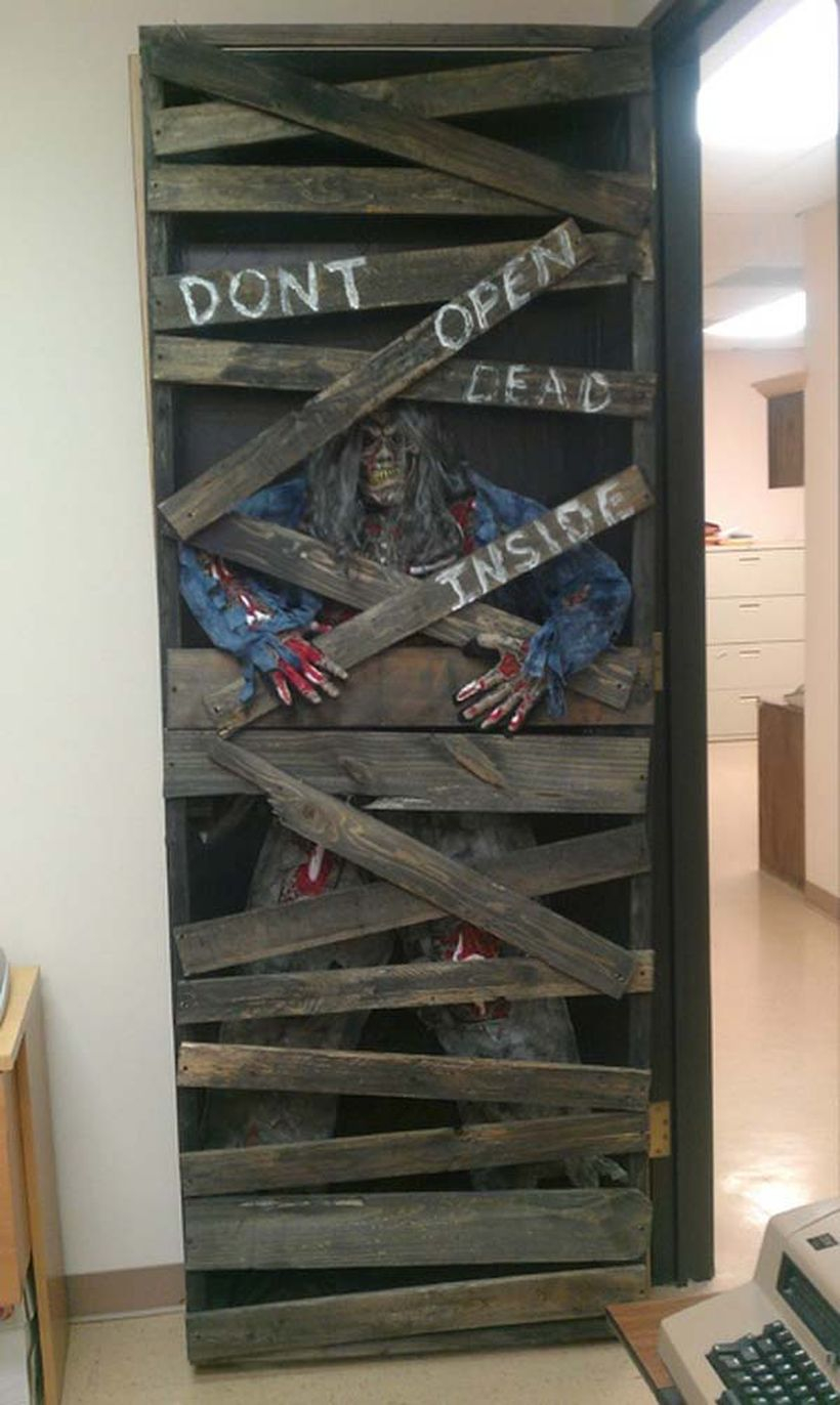 The best pellet board for your door decoration