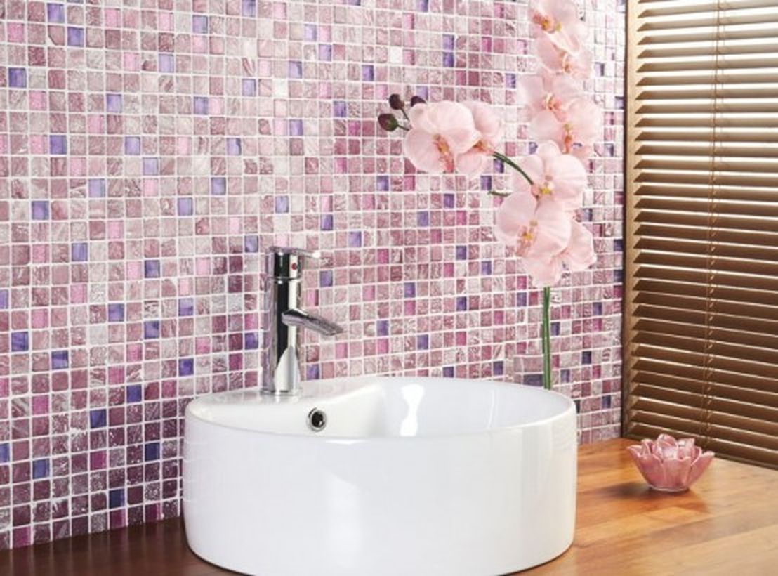 Wonderfull bedroom with pretty wall decoration combine with white sink and pink flowers to look stunning