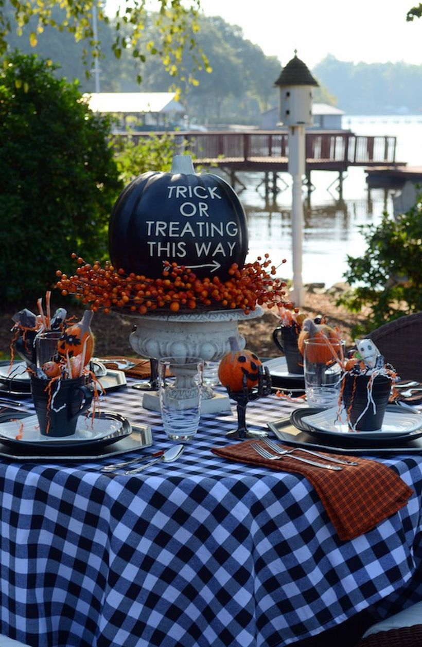 Black pumpkin centerpiece