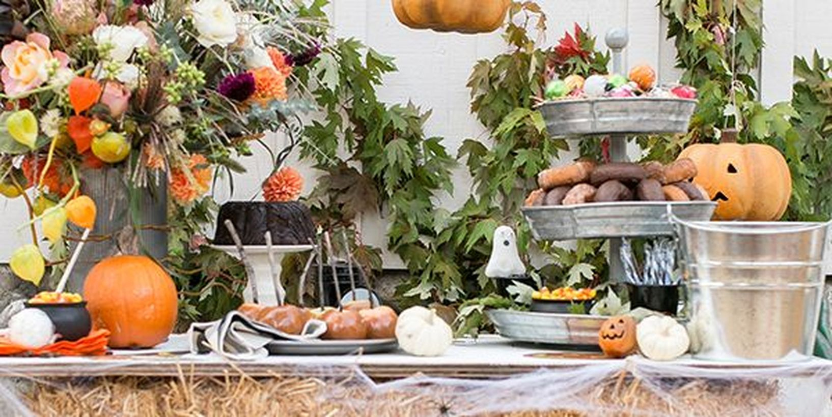 Centerpiece and pumpkin arrangement