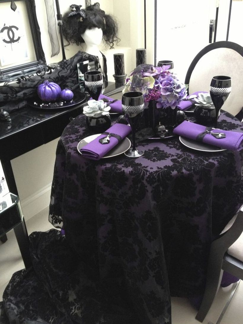 Centerpiece flower purple for halloween dining table