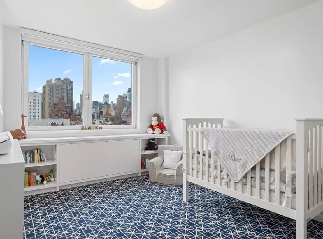 Cozy-baby-boys-nursery-room-with-unique-pattern-rug-and-insert-a-monkey-and-giraffe-doll-to-fill-the-room-for-your-boy