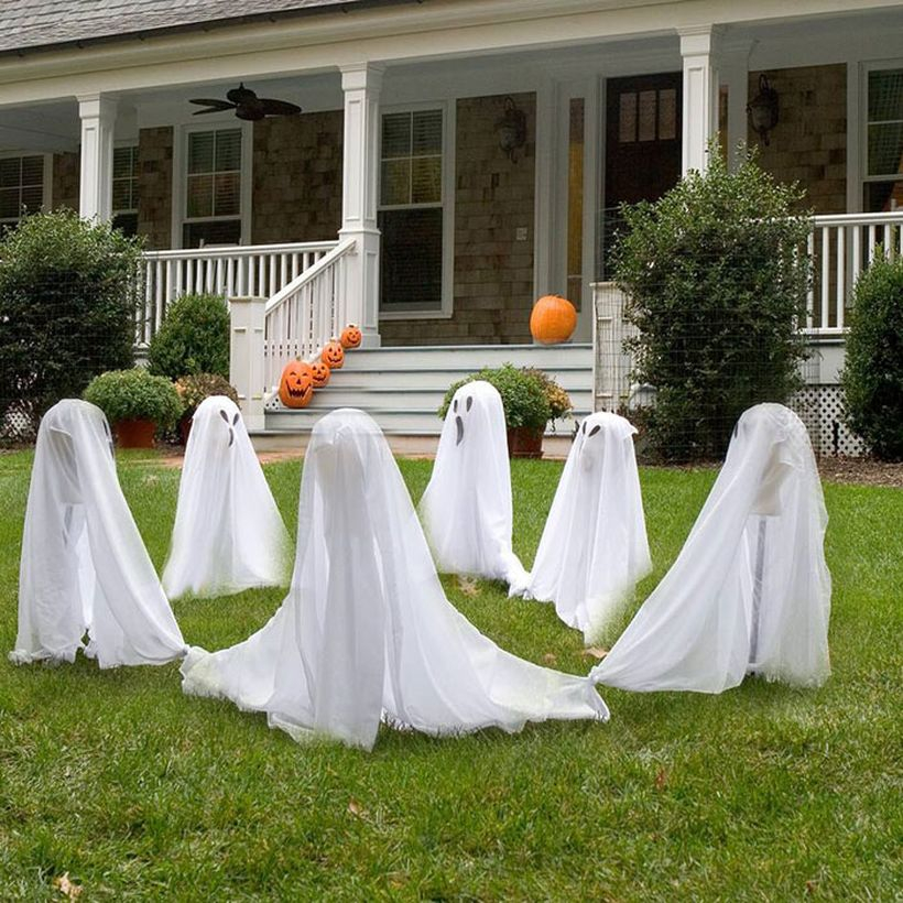 Decoration ghost on front yard