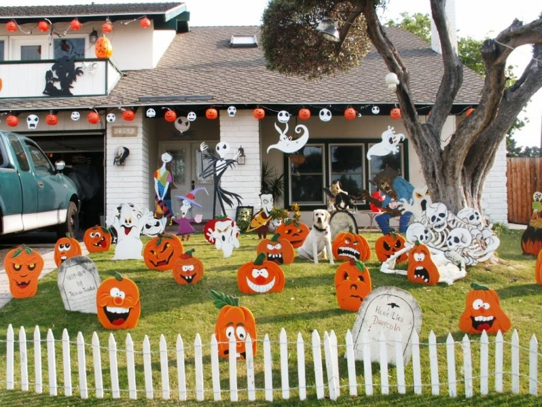 Scary pumpkin and ghost arrangement on front yard