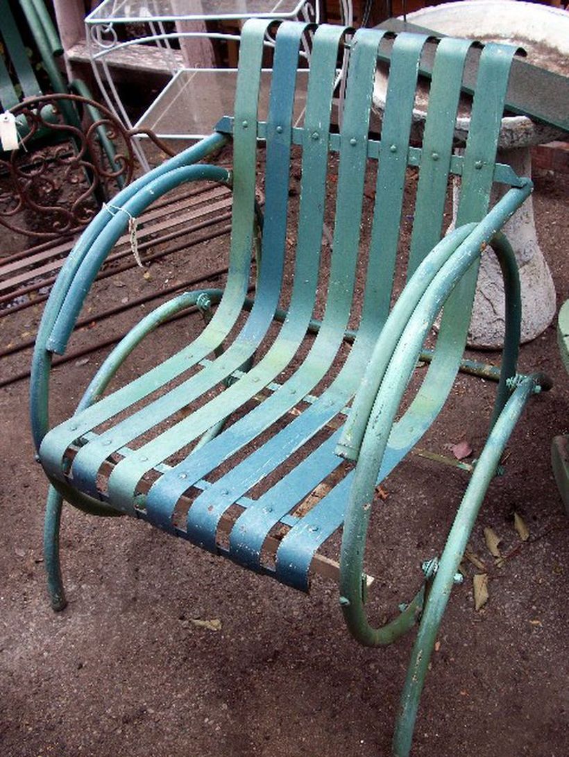 Simple-diy-green-metal-glider-chair-for-vintage-ourdoor-furniture-you-must-try