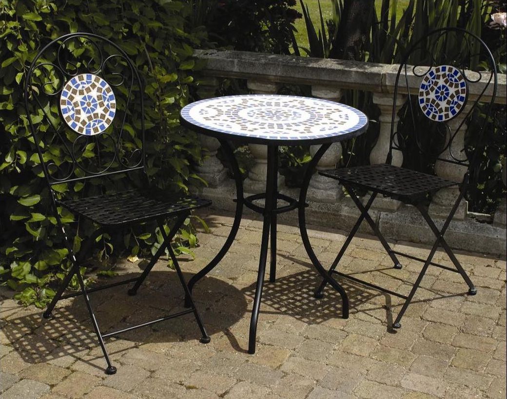 Simple-vintage-outdoor-furniture-cover-with-all-in-iron-table-and-chair-for-your-and-family-relaxing-you-must-try