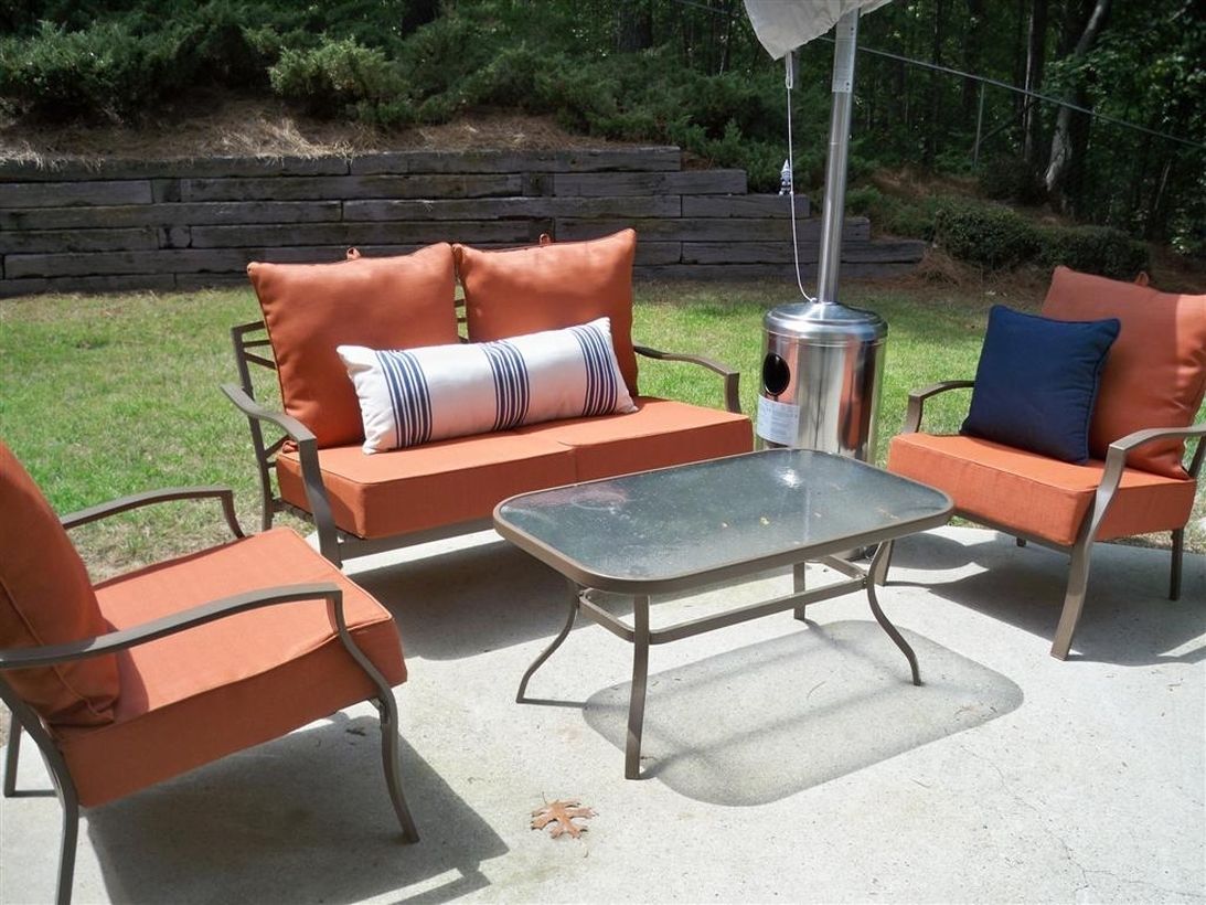 Simple-vintage-outdoor-furniture-decoration-with-iron-table-and-sofa-frame-layout-settings