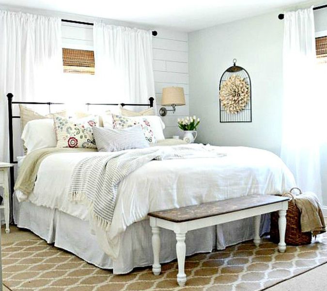 A-vintage-bench-and-a-forged-bed-plus-vintage-lamps-on-the-wall.-1