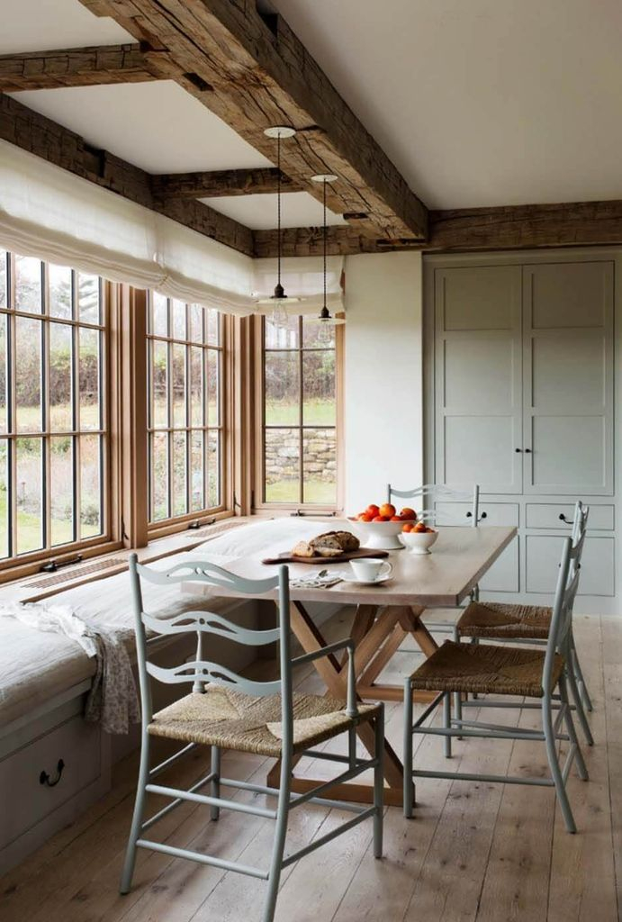 Big windows combined with white walls to perfect your dining room