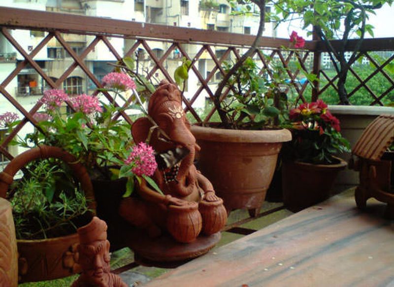Decorative-plants-with-set-design-details-such-as-a-statue-lanterns-and-candlesticks-or-wall-hanging-colorful-pictures.-you-can-also-add-other-garden-accessories-that-will-suit-your-small-space.