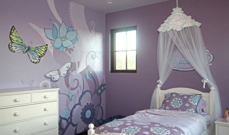 Large-butterfly-murals-and-flowers-for-kids-room.