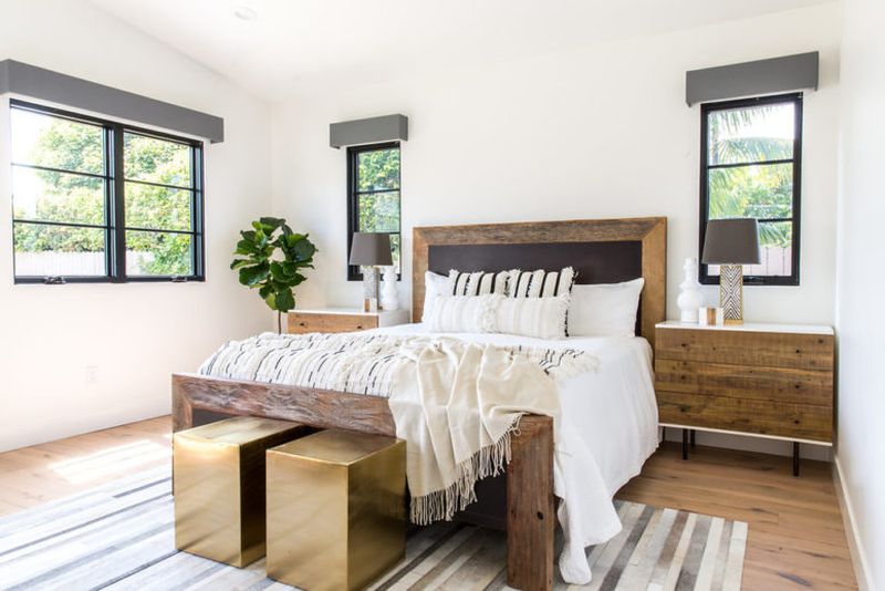 Neutral-walls-and-ceilings-weathered-wood-furniture-and-polished-gold-stools.-1