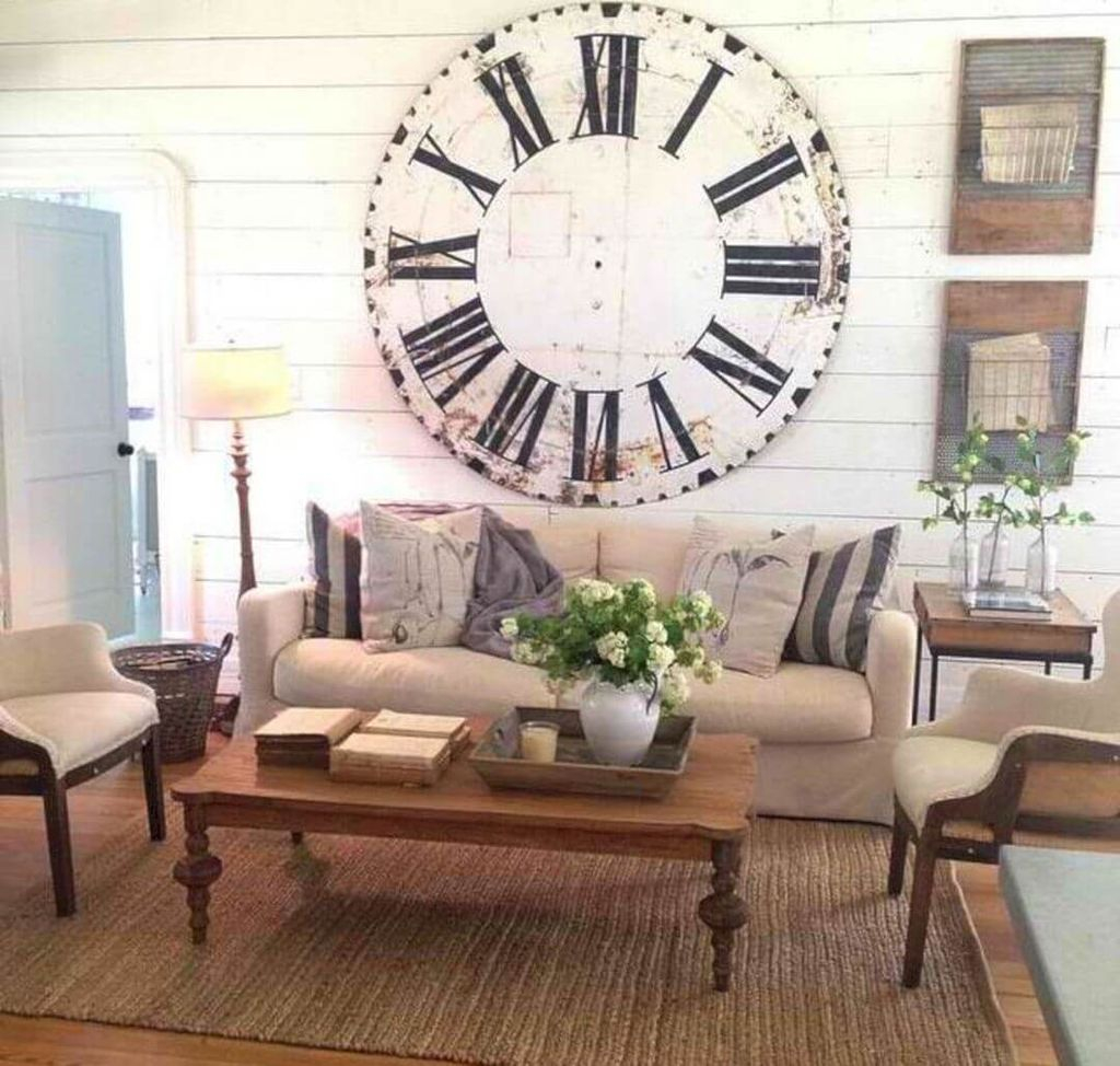 Oversized clock to perfect your small farmhouse living room
