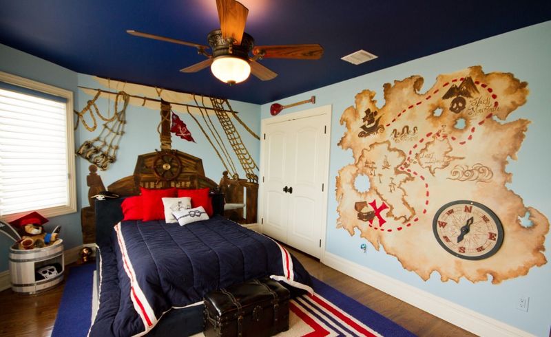 Pirate-wall-murals-and-treasure-hunt-for-kids-room.