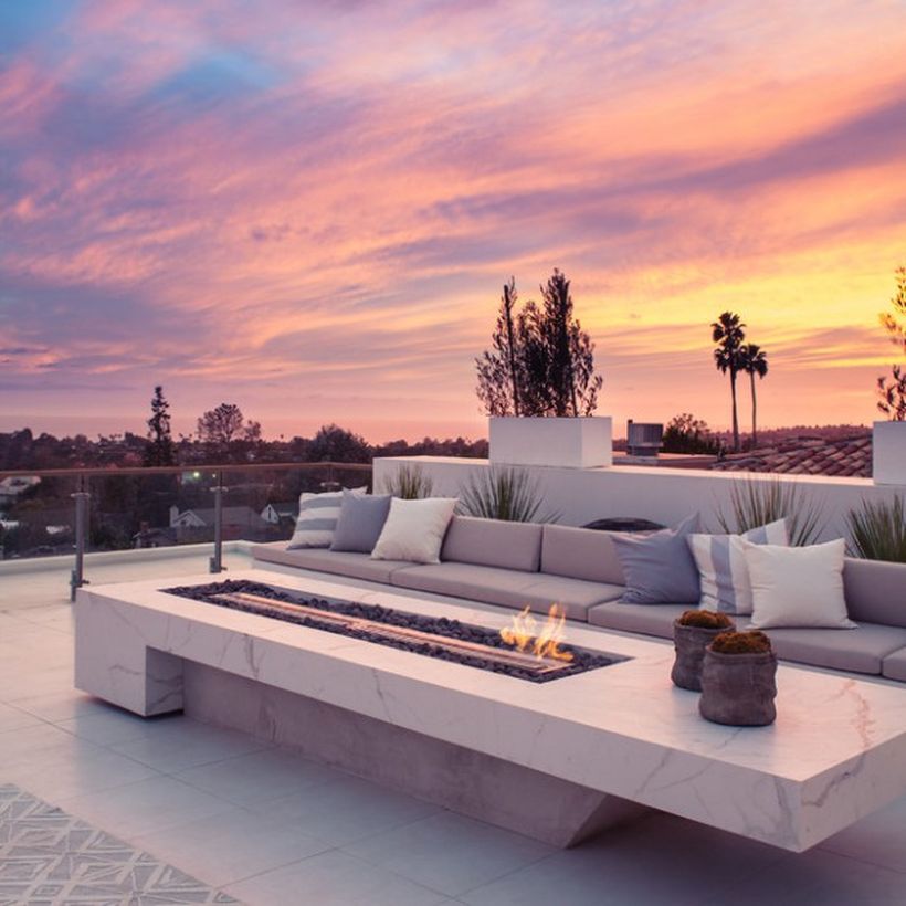 The-fire-pit-inspiration-that-became-the-medium-for-long-granite-tables-and-long-sofas-to-gather-with-the-family-created-a-warm-atmosphere