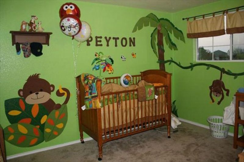 The-light-green-theme-animal-mural-for-your-kids-room.