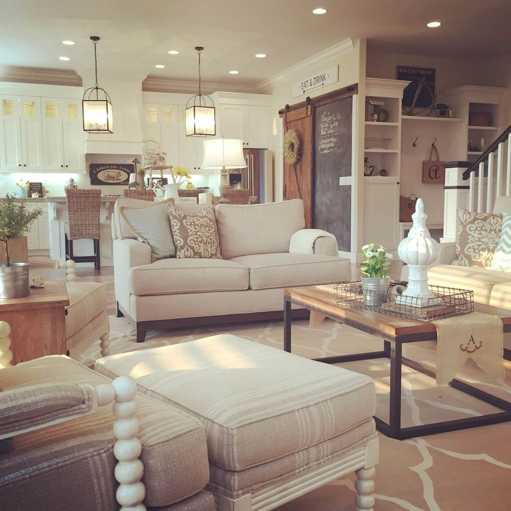 Vintage furniture combined with perfect decorative lighting