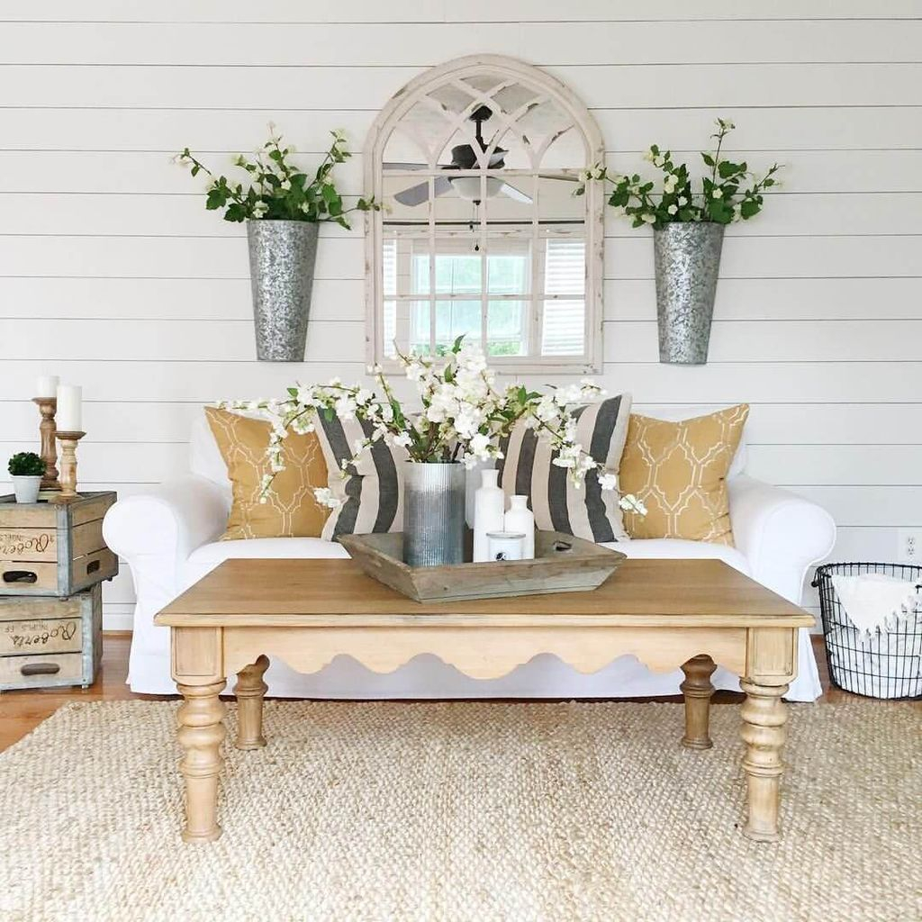 White walls combined with wooden table