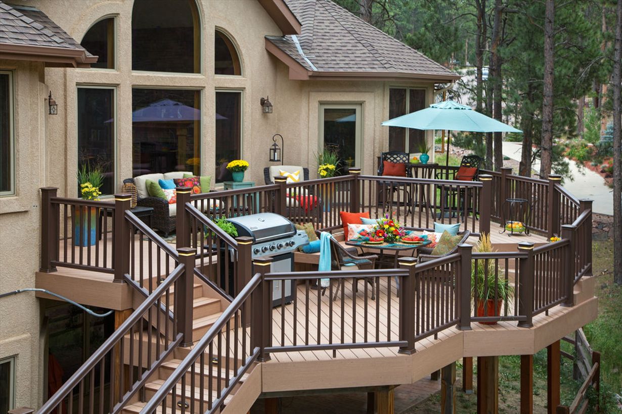 Beautiful-greenery-is-placed-in-every-corner-of-the-backyard-patio-deck-and-also-on-the-table-to-beautify-your-patio-deck
