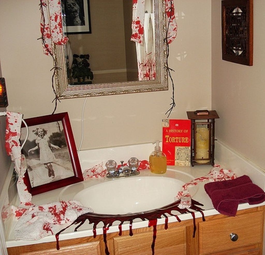 Halloween-bathroom-decor
