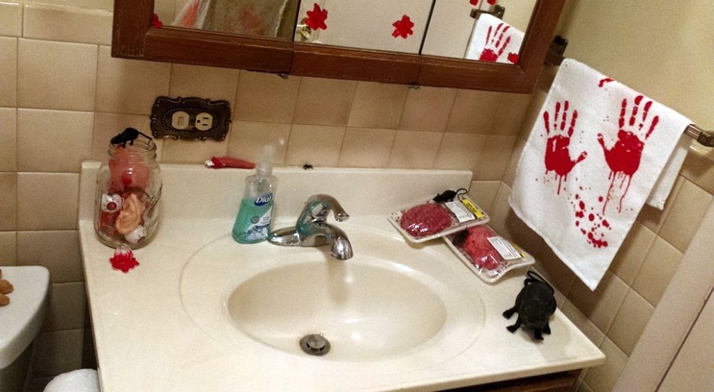 Halloween-bathroom-decoration
