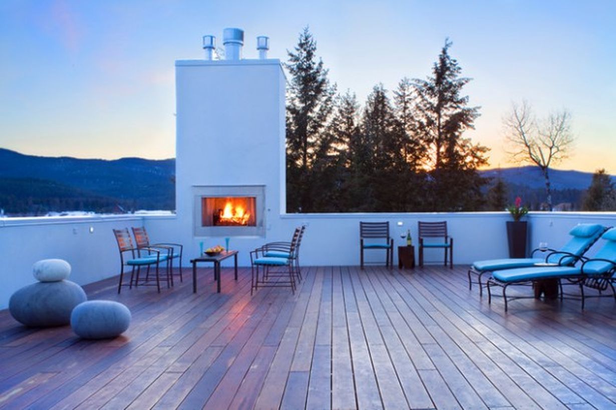 Inspired-fire-pit-at-the-corner-for-the-roof-top-with-iron-chairs-and-tables-for-casual-chatting-with-family
