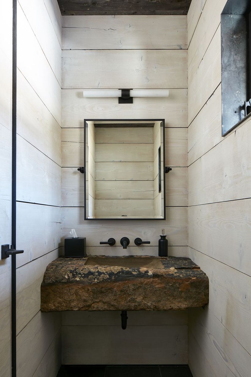 Montana-ski-chalet-with-square-mirror-at-the-large-wooden-pallet-walls-for-your-bathroom