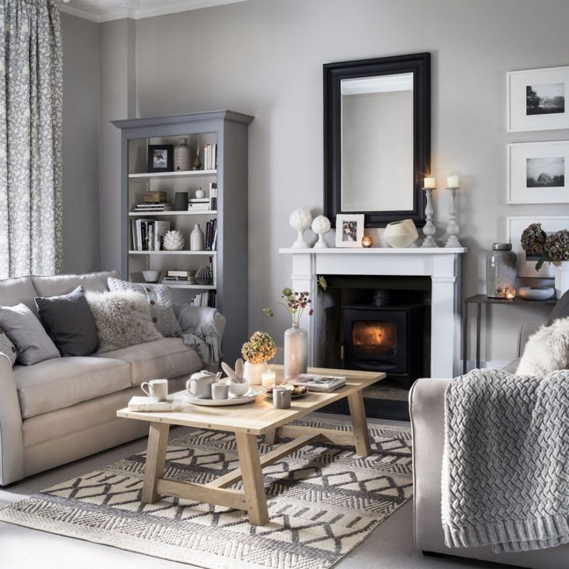 Neutral-living-room-grey-color-dengan-beberapa-ornamen-yang-berwarna-senada-misal-lemari-dan-light-grey-sofa-untuk-inspirasi-ruang-tamu-anda