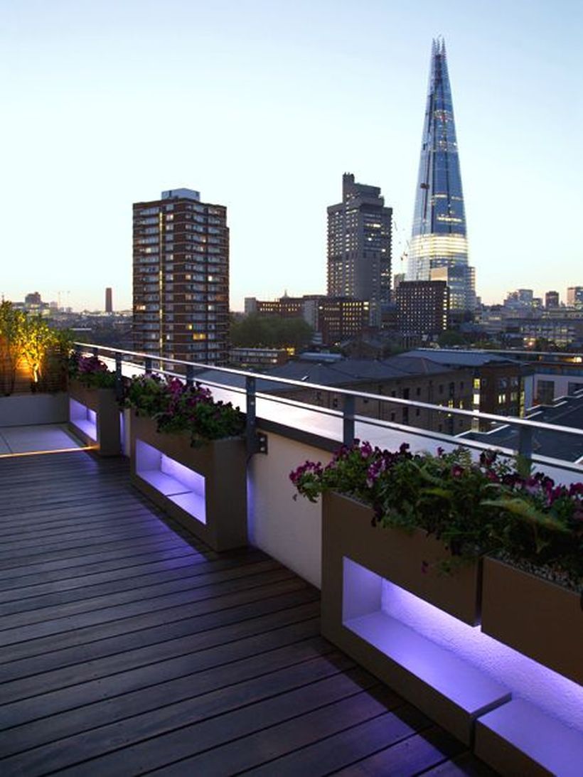 Shard-rooftop-with-decorative-lighting-under-the-garden-bed-to-create-good-lighting