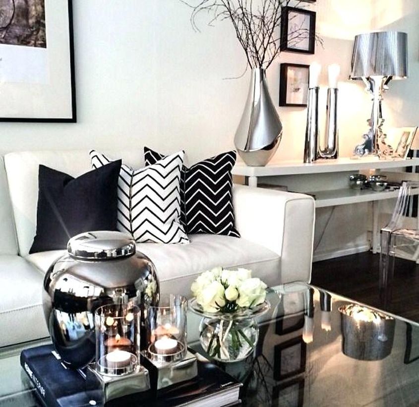 Silver-vases-modern-flower-ornament-to-decorate-your-living-room-to-make-it-look-glamorous