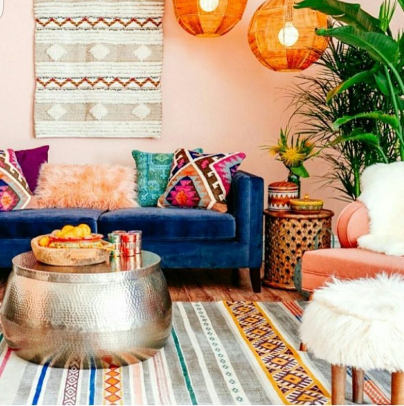 Stainless-round-coffee-table-for-decoration-a-bohemian-living-room-and-add-a-dream-catcher-to-your-decoration-wall
