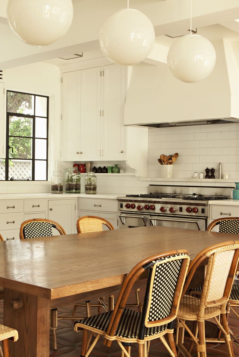 White-kitchen-decoration-presents-a-bohemian-theme-by-adding-rattan-chairs-and-hanging-lamps-with-a-shape-like-a-ball-for-your-inspiration