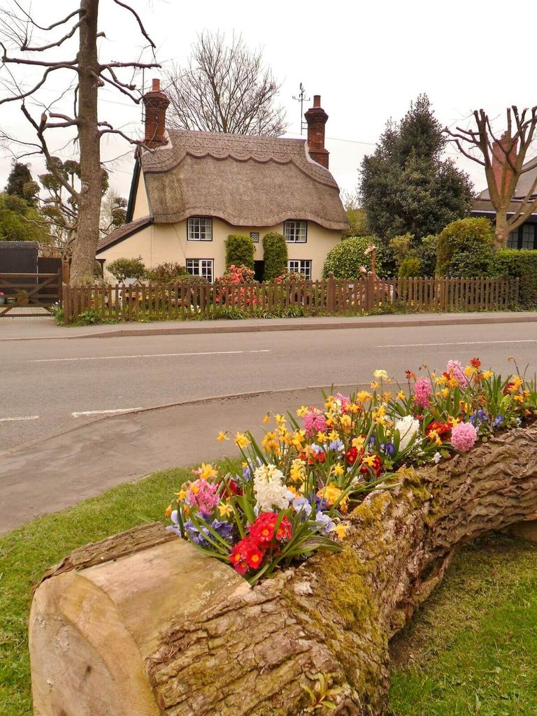 06-flower-bed-ideas-homebnc