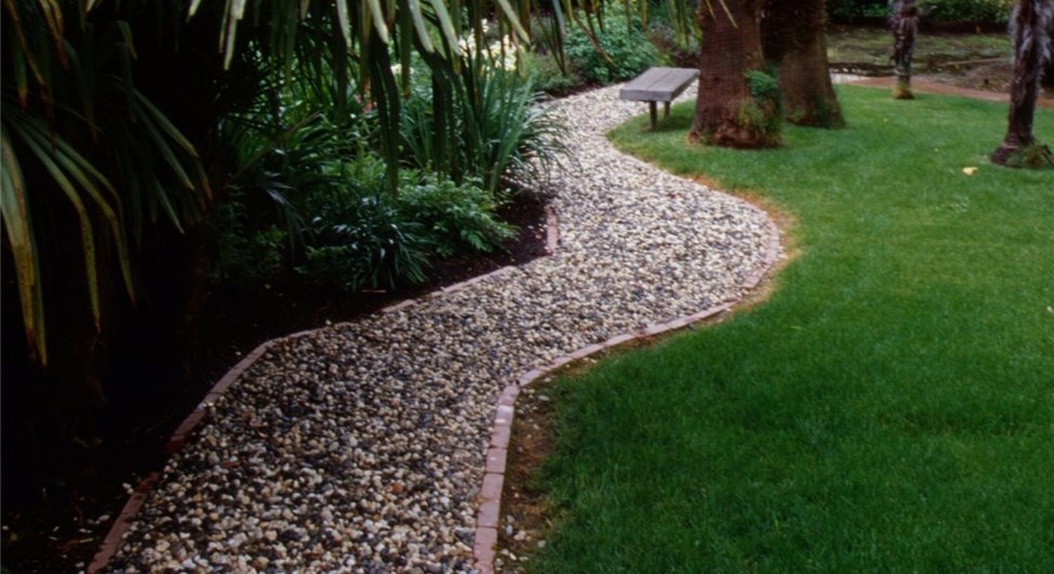 1gravel-walkway-french-drain-maureen-gilmer_2773