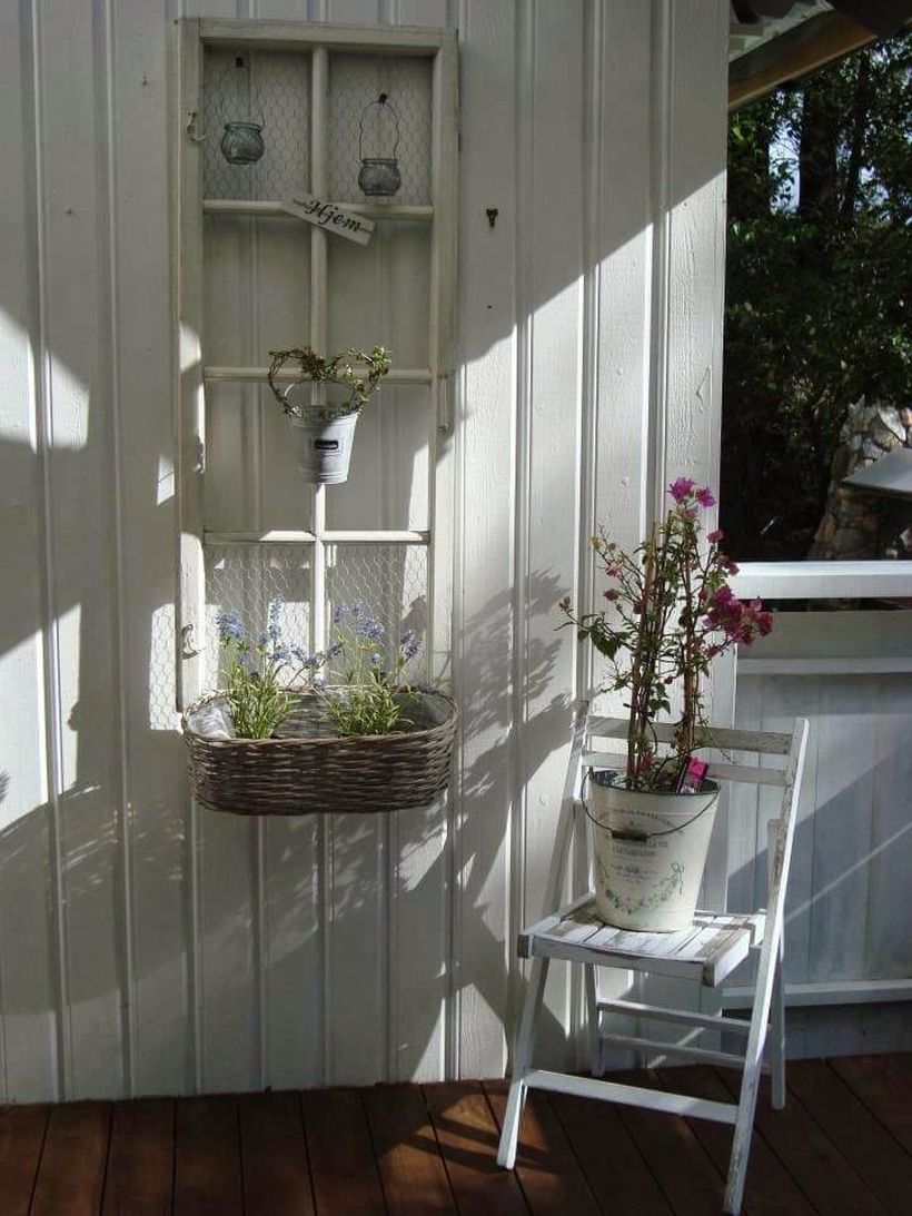 28-old-window-outdoor-decor-ideas-homebnc