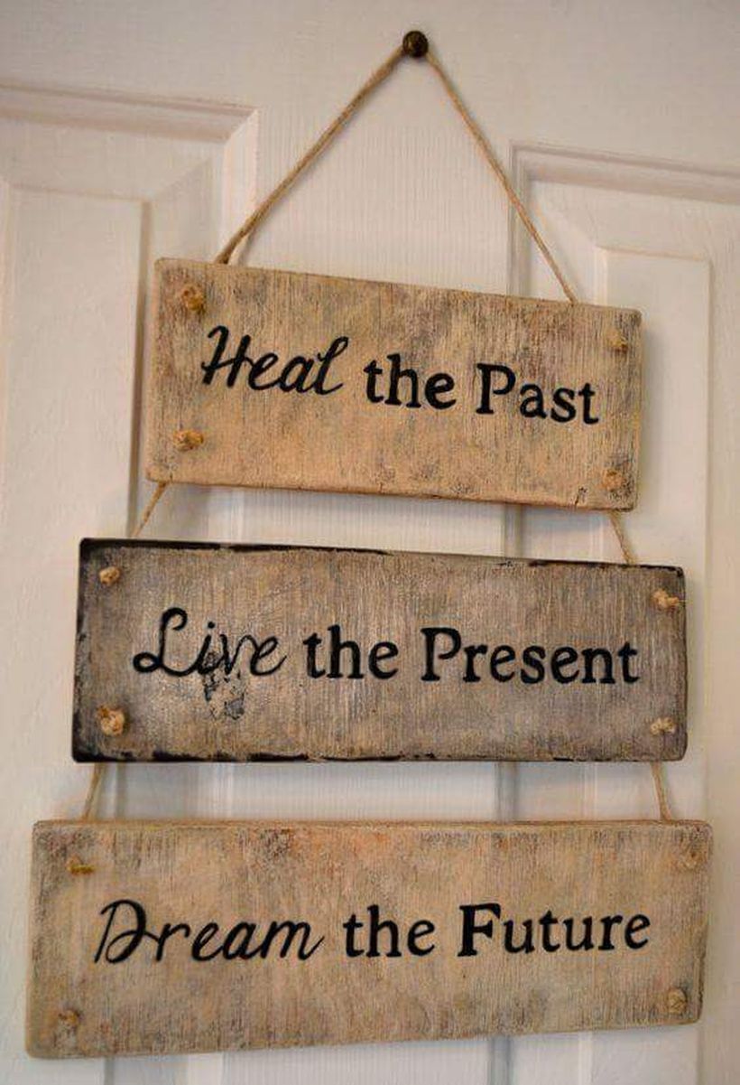 7-wood-art-signs-and-decor