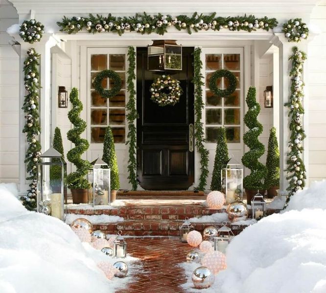 A-festival-of-lights-for-front-yard.