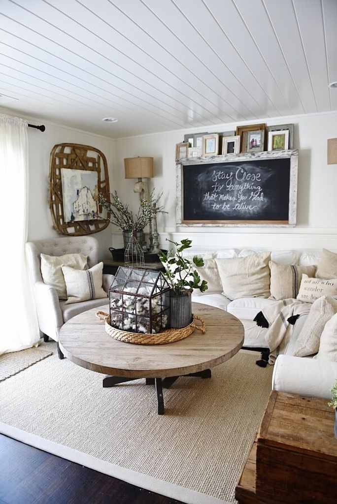 Bright-farmhouse-living-room-with-woven-oranments-on-the-walls-to-make-more-perfect-your-living-room